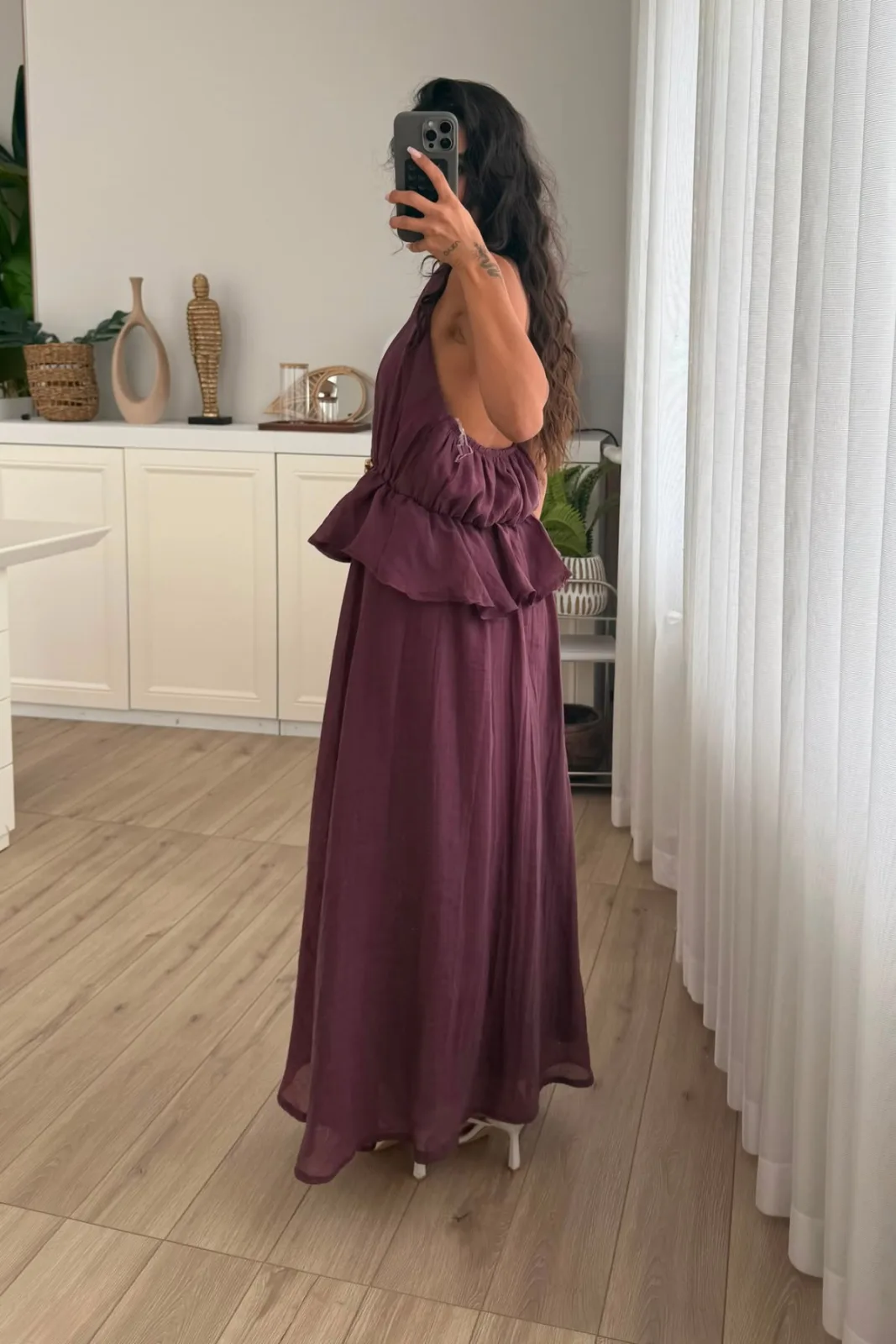 Önü Yırtmaçlı Fırfırlı Tokalı Elbise 