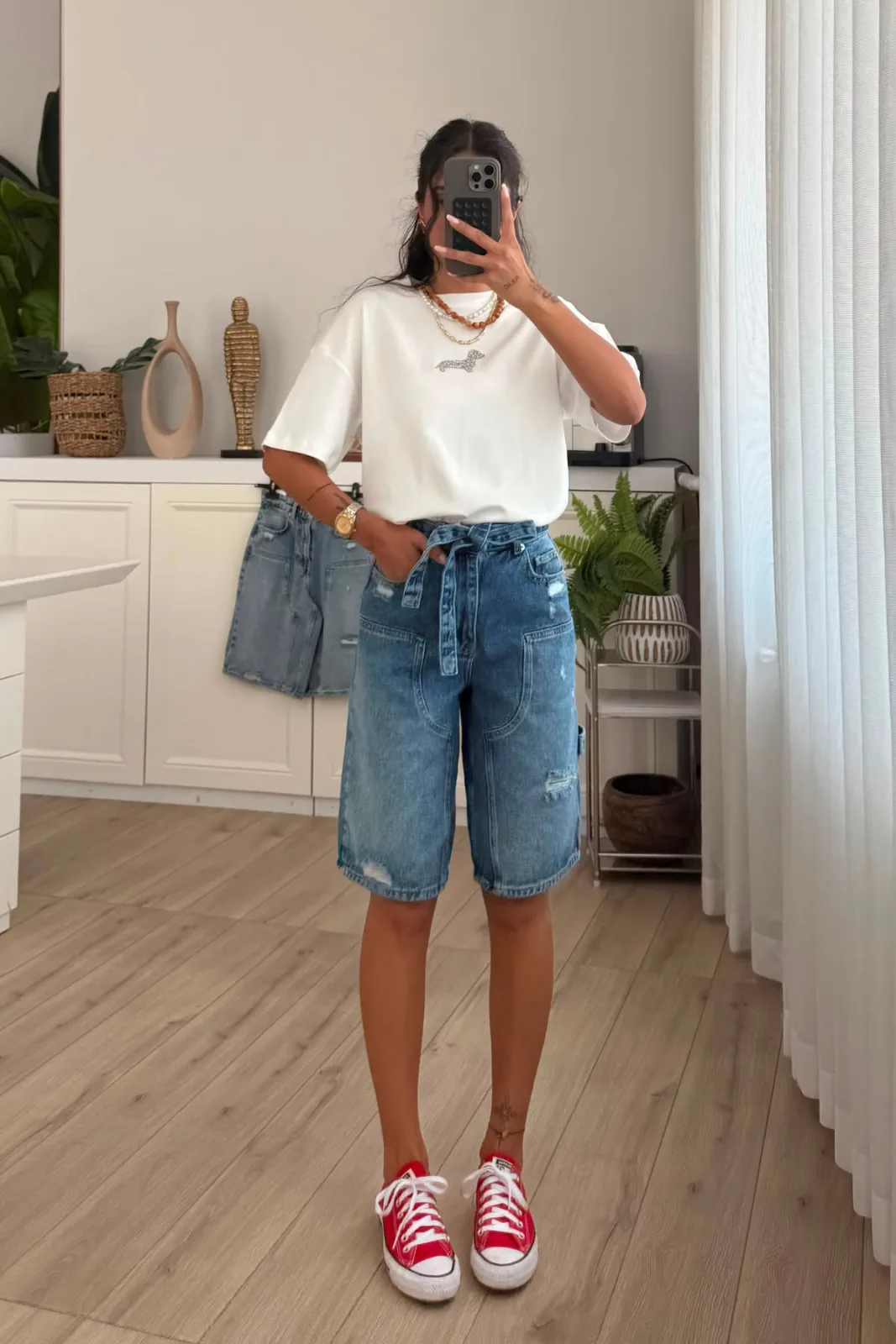 Kuşaklı Yırtık Denim Şort