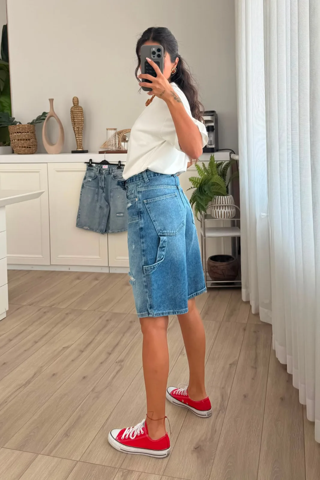 Kuşaklı Yırtık Denim Şort