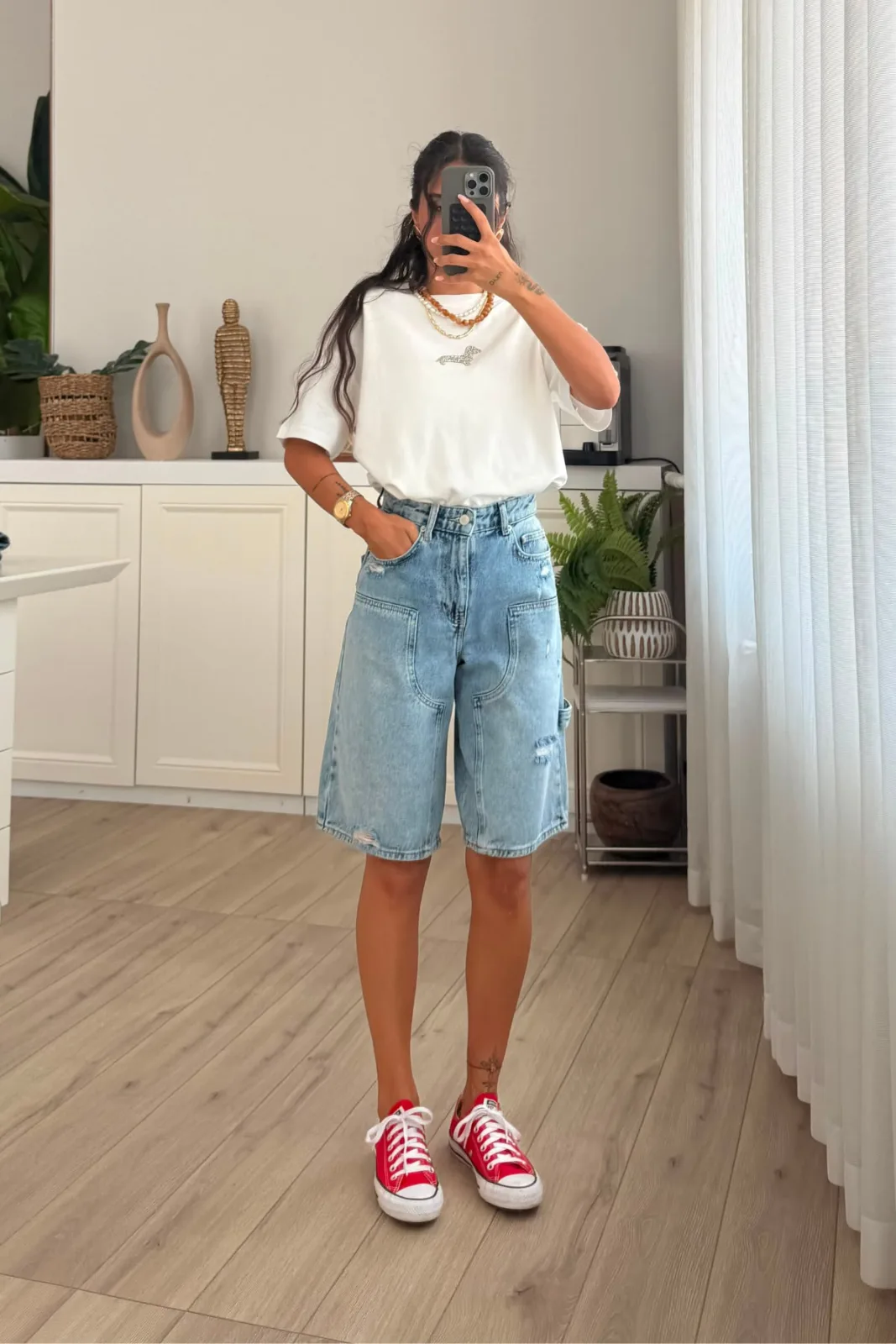 Kuşaklı Yırtık Denim Şort