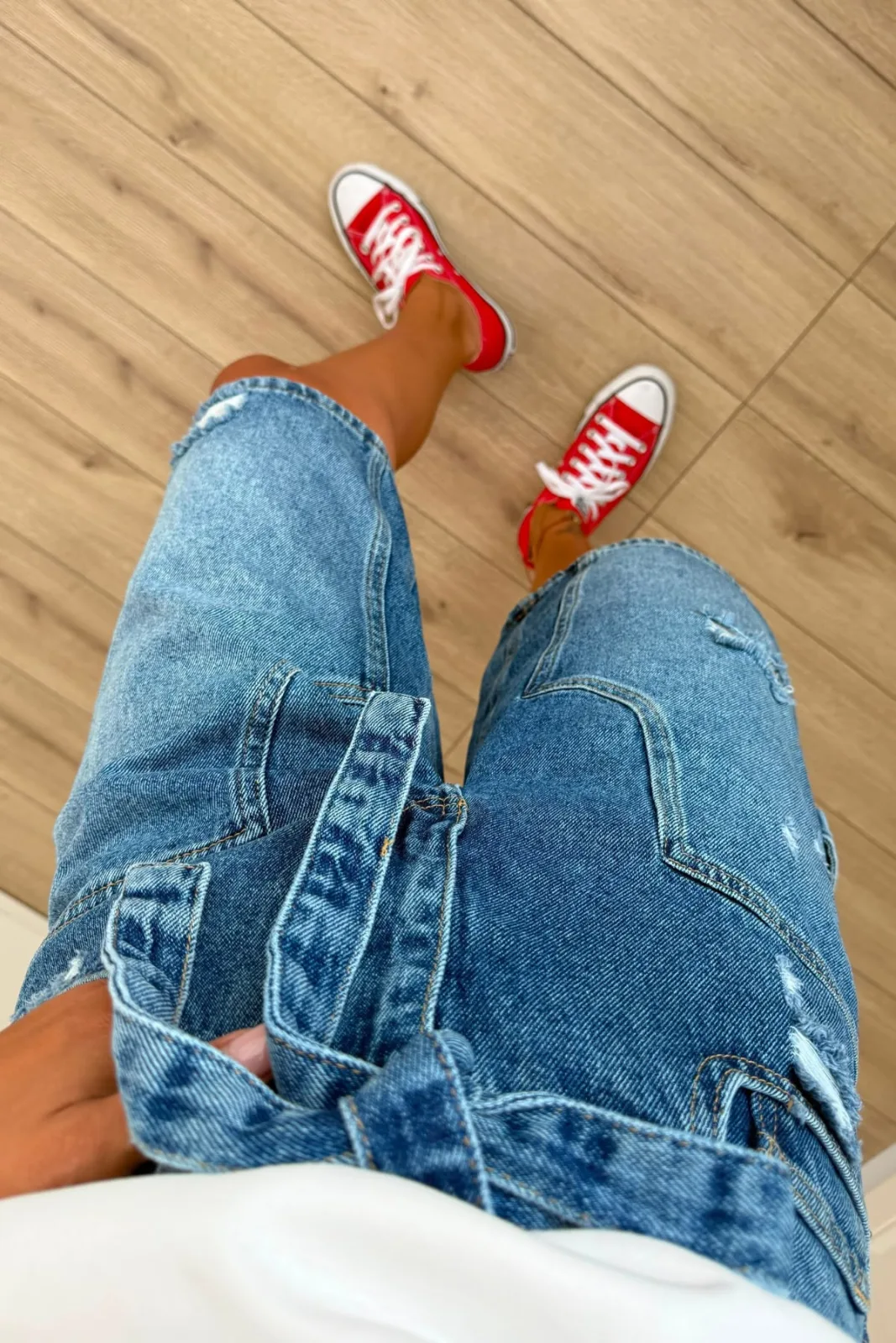 Kuşaklı Yırtık Denim Şort