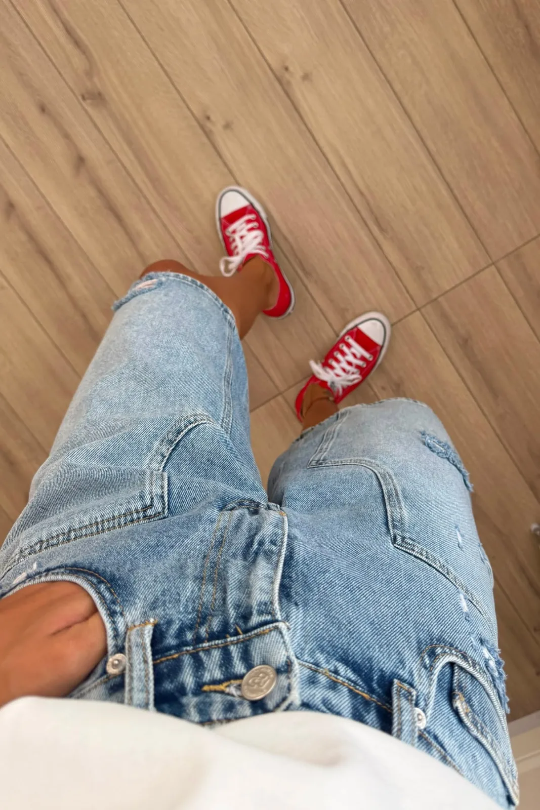 Kuşaklı Yırtık Denim Şort
