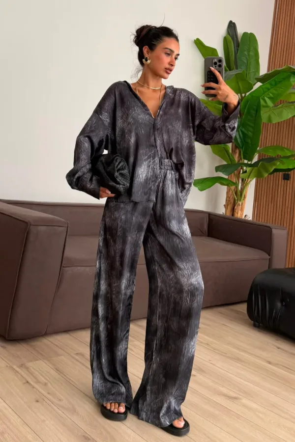 Batik Desenli Saten Gömlek Pantolon Takım 