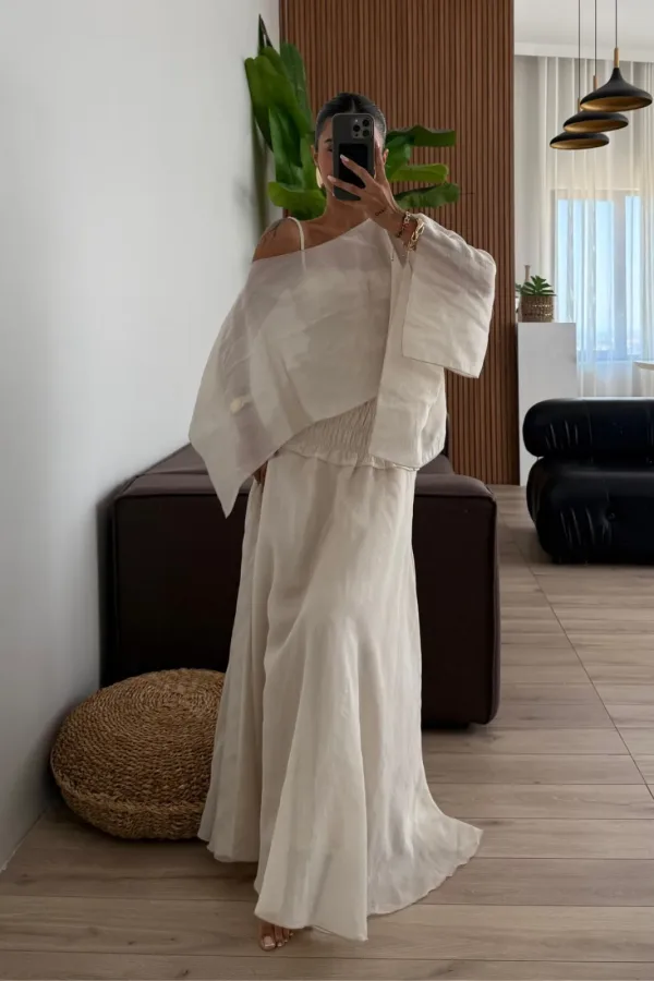 Üstü Gipeli Pelerin Detaylı Elbise 
