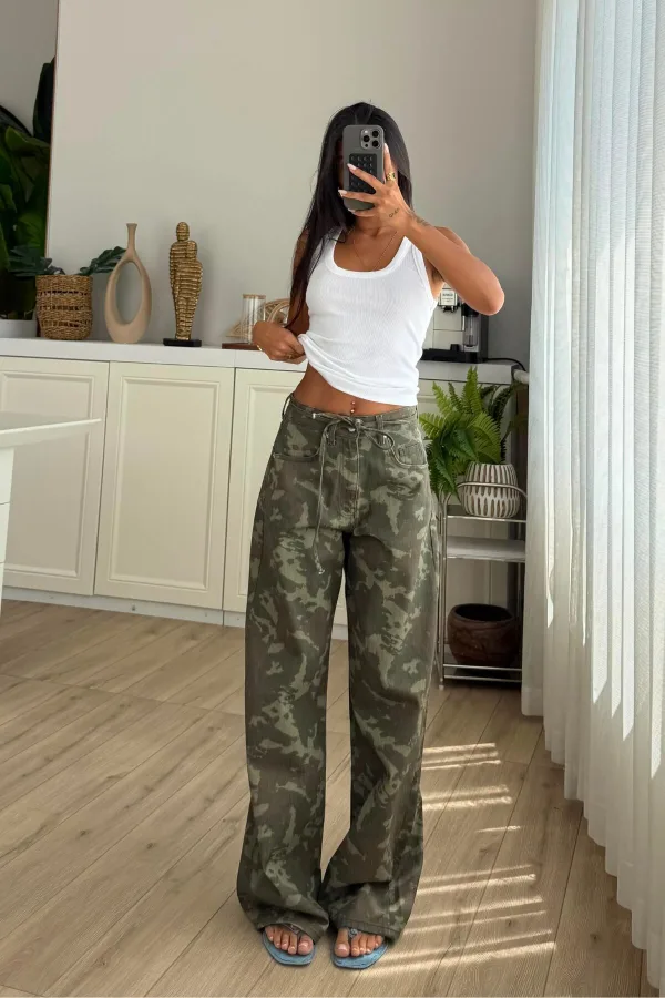 Kamuflaj Desenli Beli Bağlamalı Jean