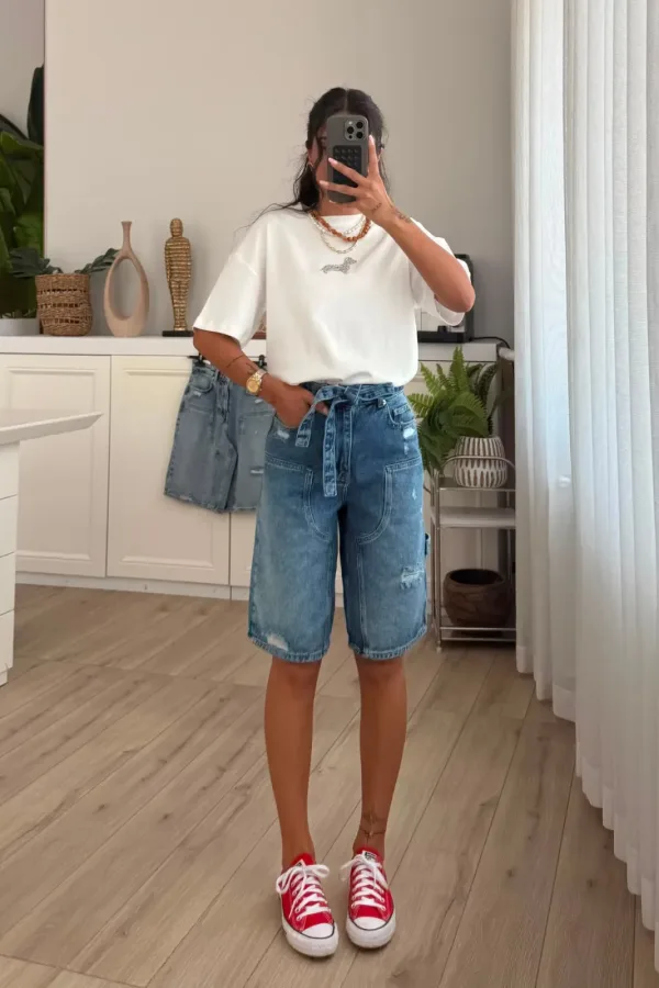 Kuşaklı Yırtık Denim Şort 